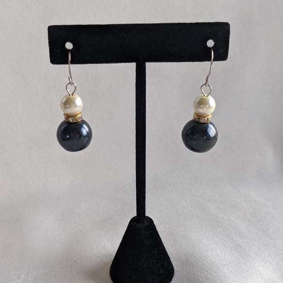 Earrings at 70% off! - Picture 2 of 10